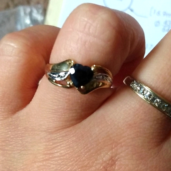 10k yellow gold black heart ring